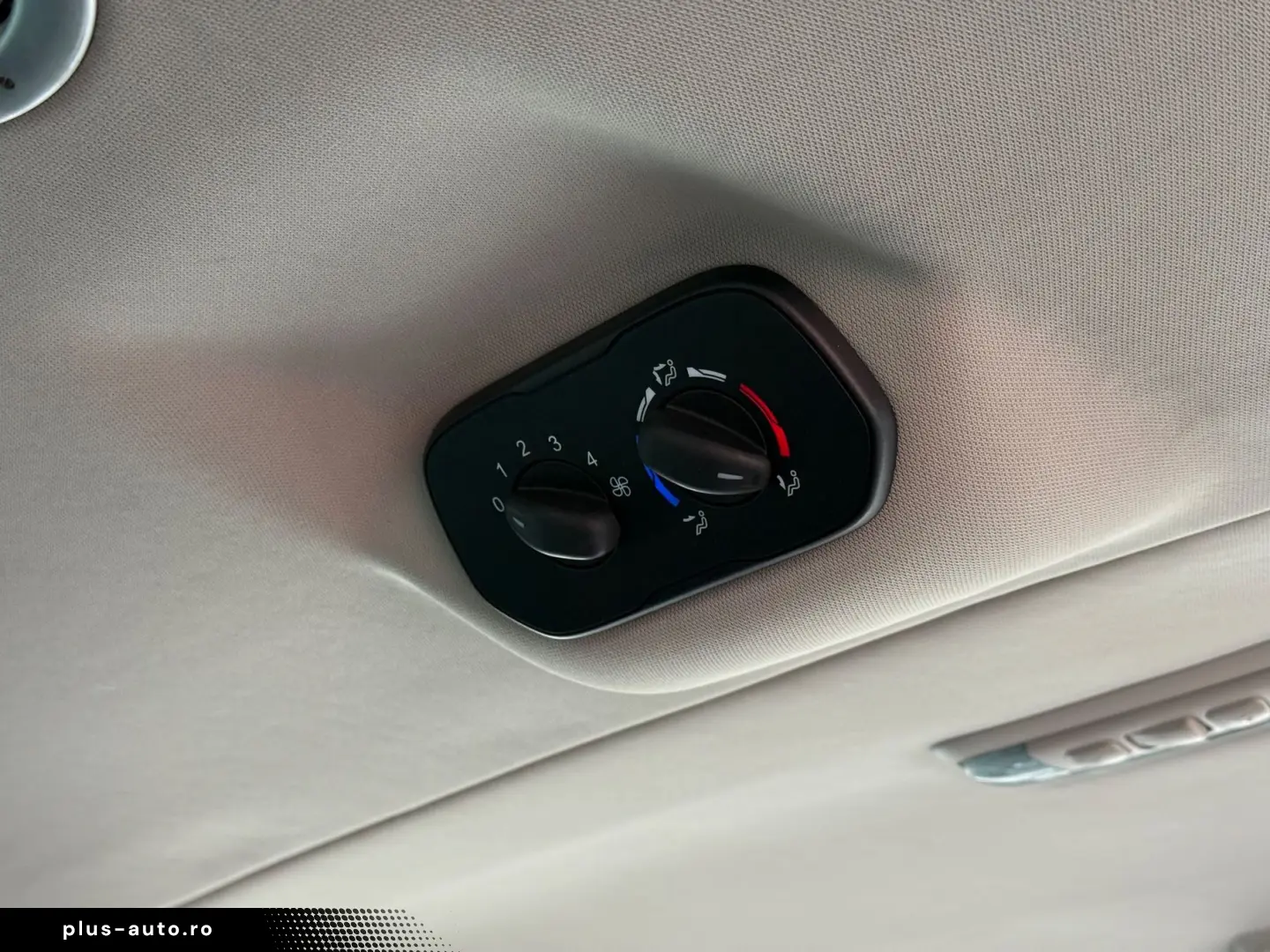 Ford Tourneo-Custom-