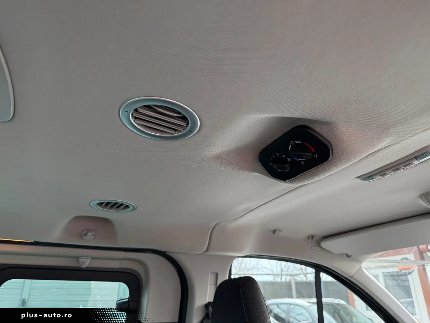 Ford Tourneo-Custom-