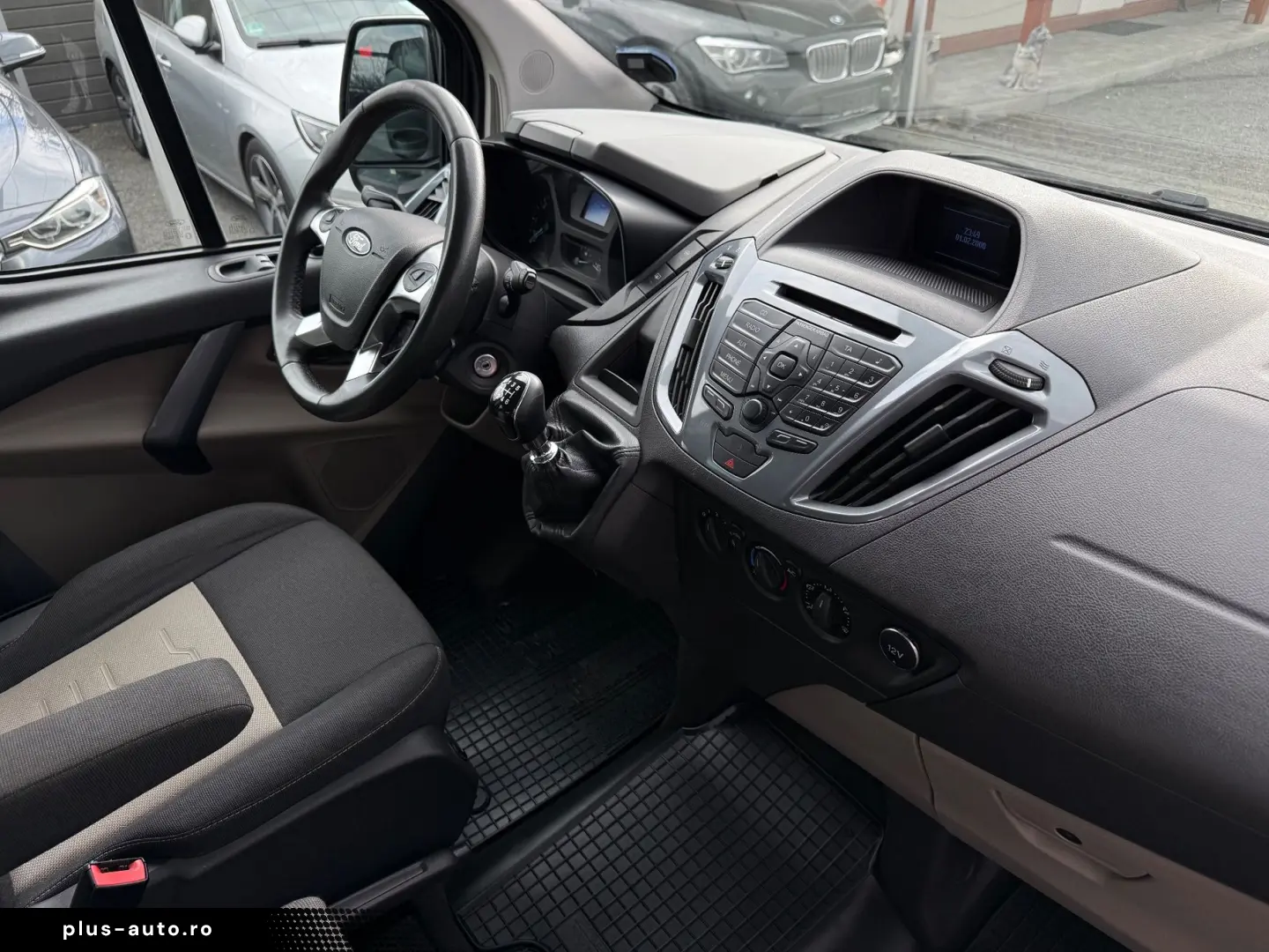 Ford Tourneo-Custom-