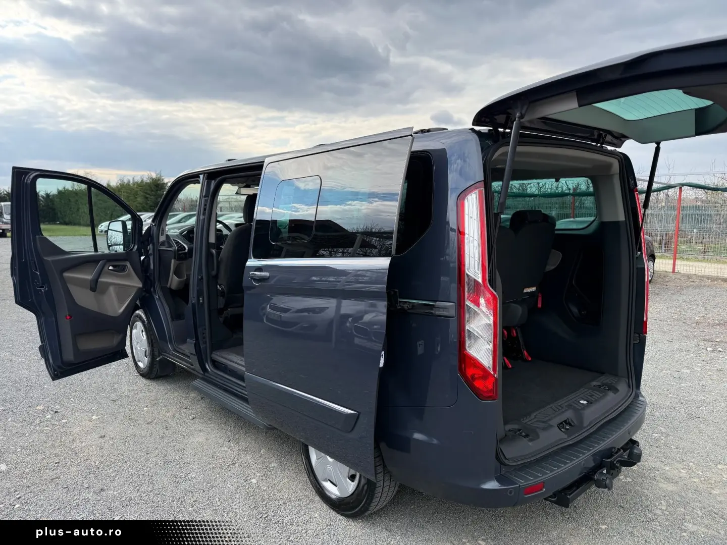 Ford Tourneo-Custom-