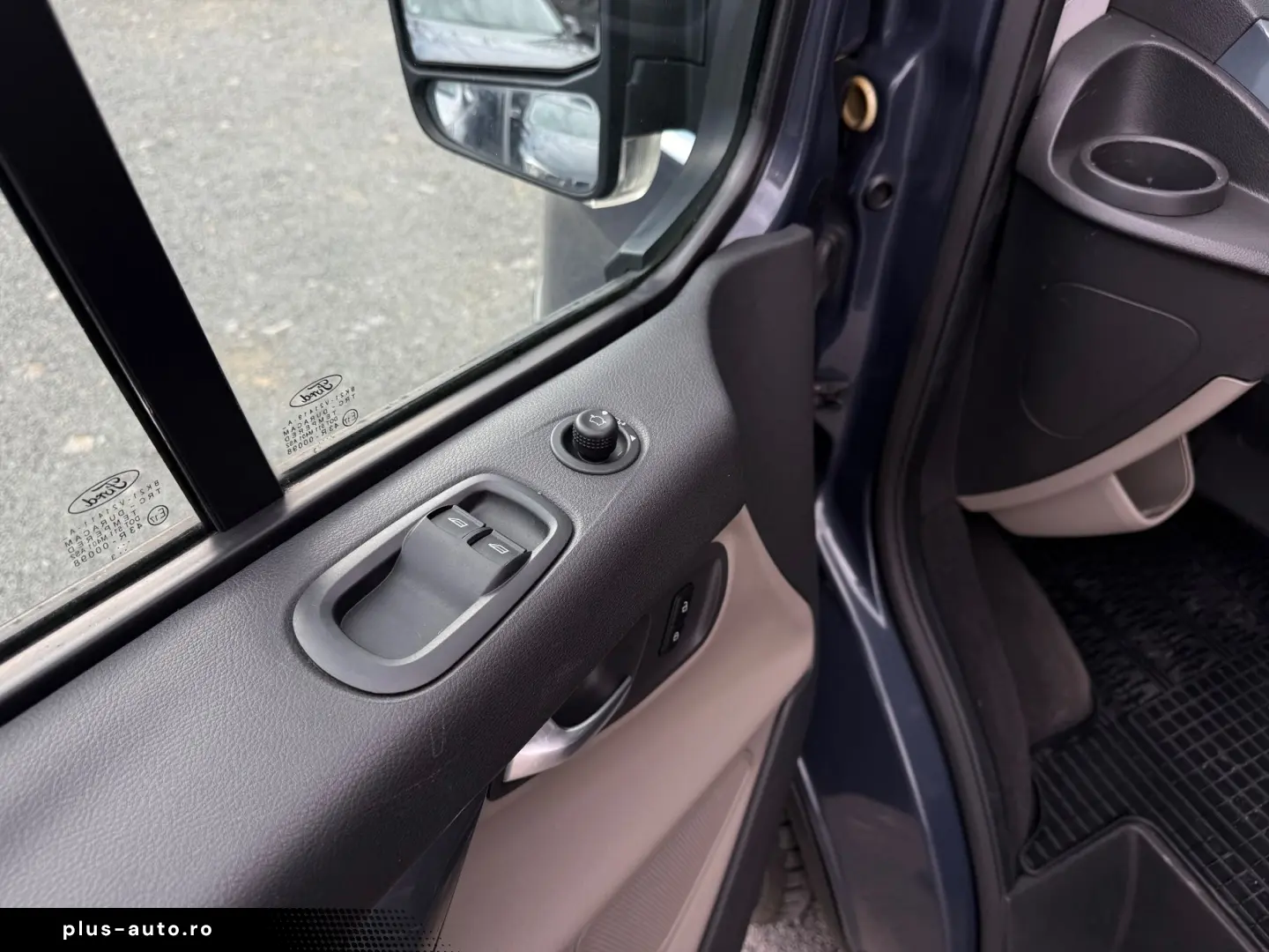 Ford Tourneo-Custom-