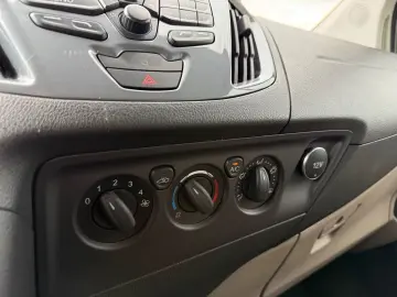 Ford Tourneo-Custom-