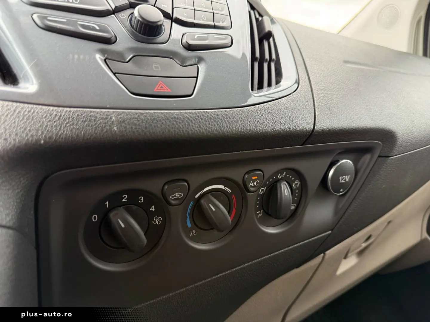 Ford Tourneo-Custom-