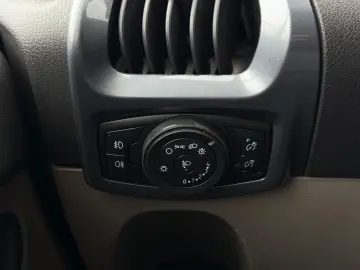 Ford Tourneo-Custom-