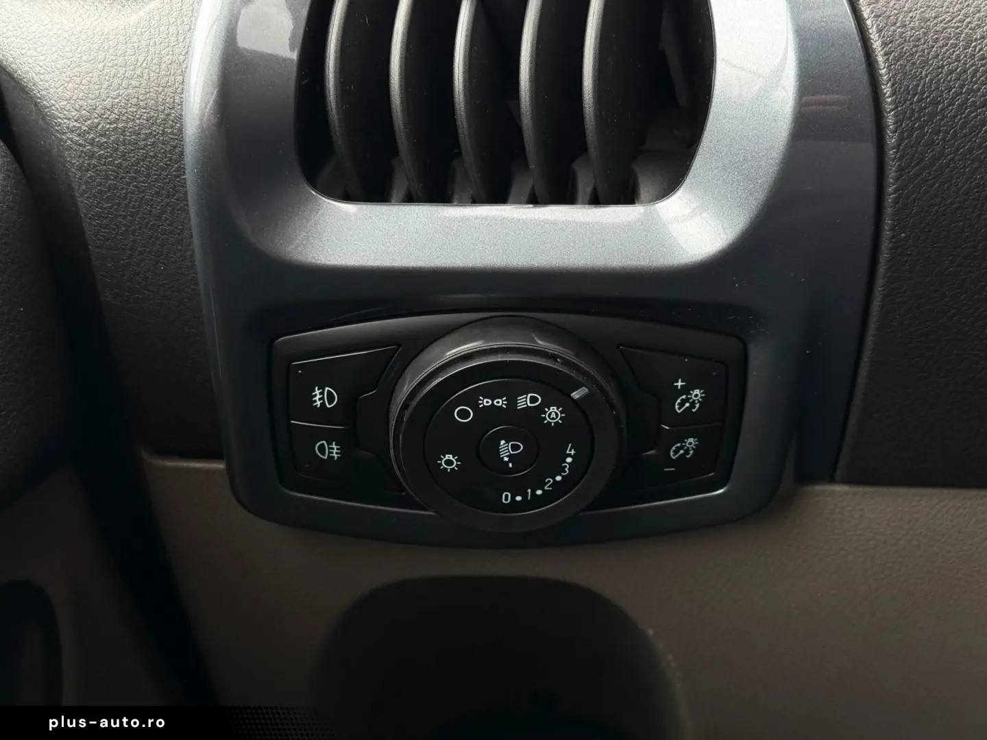 Ford Tourneo-Custom-