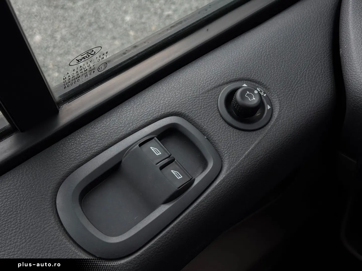 Ford Tourneo-Custom-