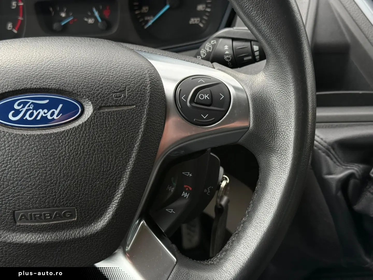 Ford Tourneo-Custom-