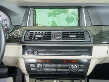 BMW Seria 5 FL 520d Steptronic  Luxury Line