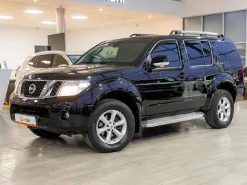 Nissan Pathfinder 2.5dCi 4x4 - Automat