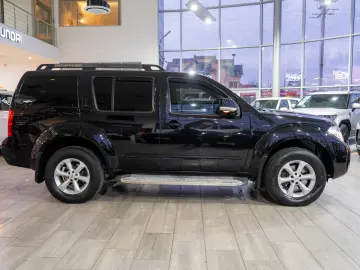 Nissan Pathfinder 2.5dCi 4x4 - Automat
