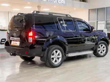 Nissan Pathfinder 2.5dCi 4x4 - Automat