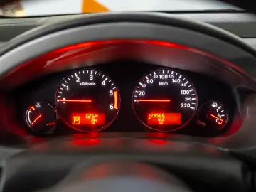 Nissan Pathfinder 2.5dCi 4x4 - Automat