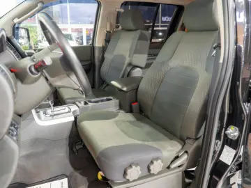 Nissan Pathfinder 2.5dCi 4x4 - Automat