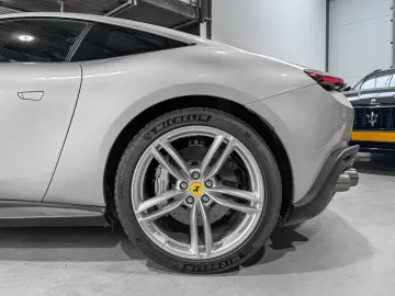 FERRARI Roma 20_ACC_CARBON_360 _MATRIX_ FULL