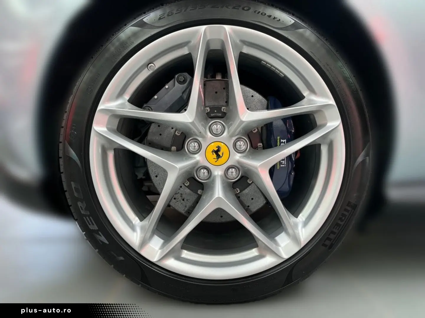 FERRARI Roma Grigio Alloy Cioccolato Magneride Alcantara