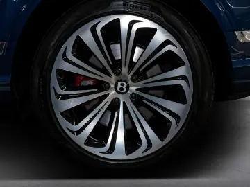 BENTLEY Bentayga EWB Azure V8  Touring Spec Comfort Spec
