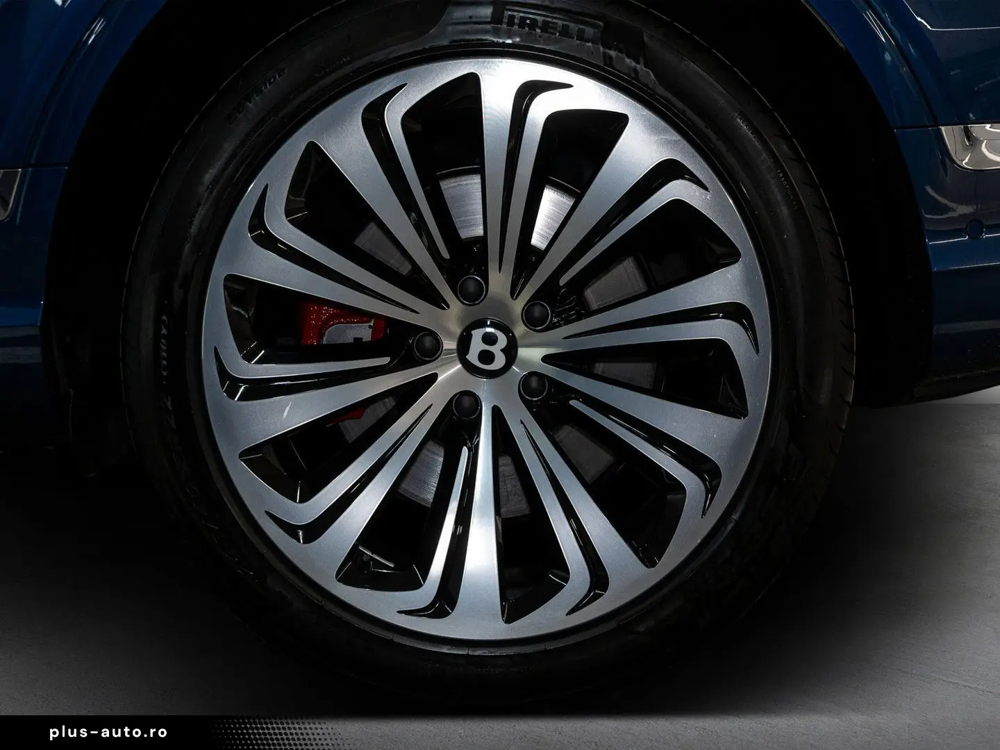 BENTLEY Bentayga EWB Azure V8  Touring Spec Comfort Spec