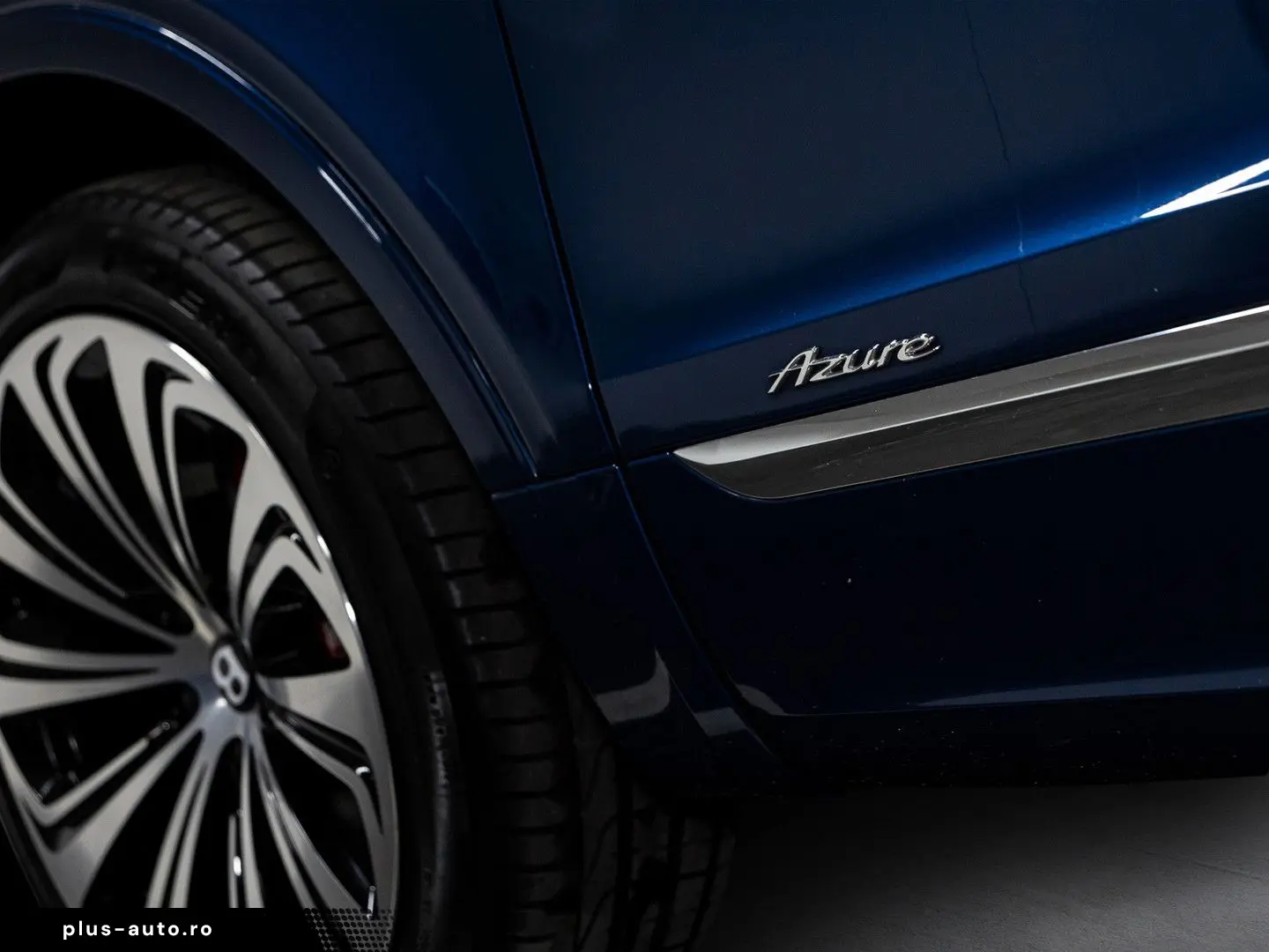 BENTLEY Bentayga EWB Azure V8  Touring Spec Comfort Spec