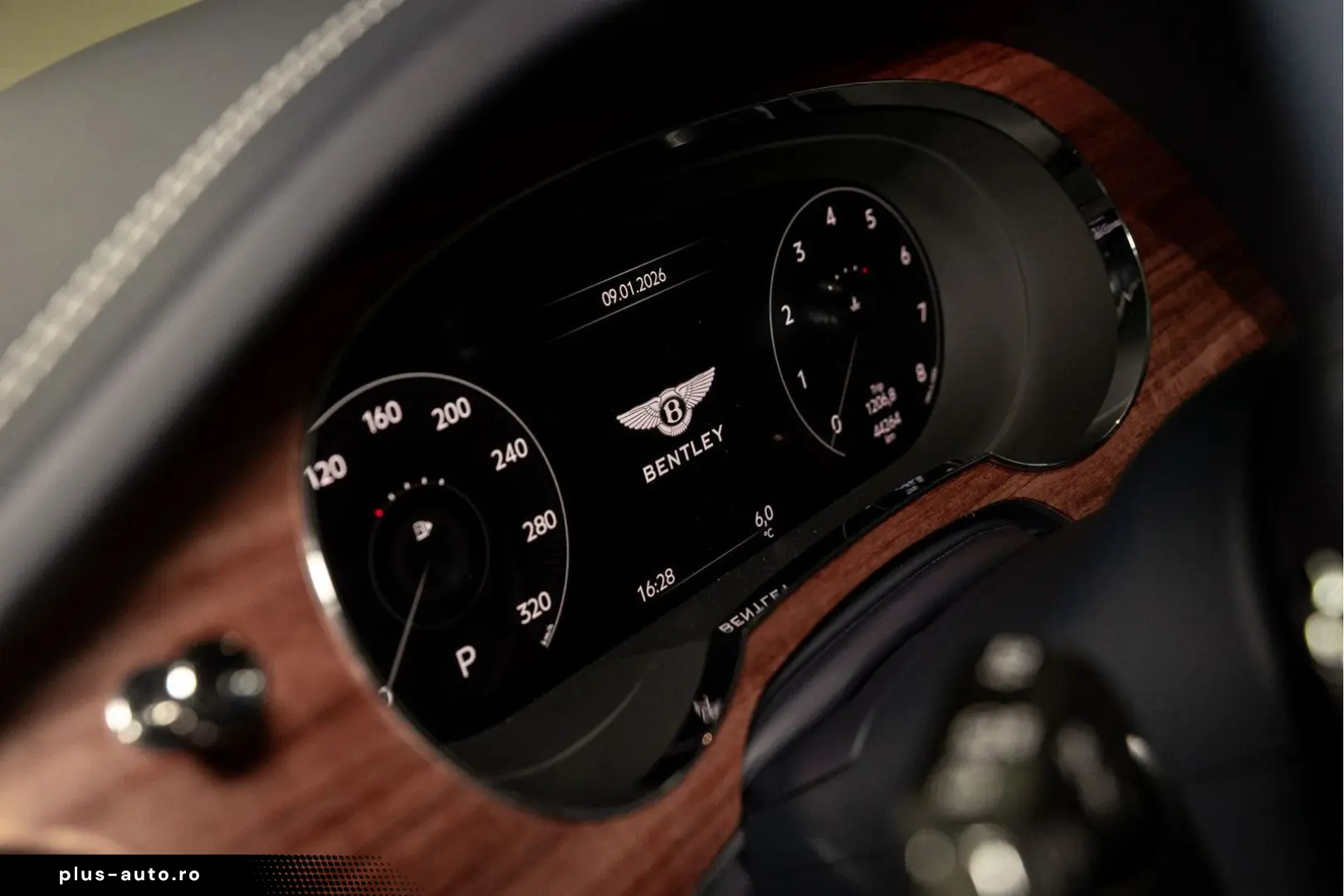 BENTLEY Bentayga EWB Azure V8  Touring Spec Comfort Spec