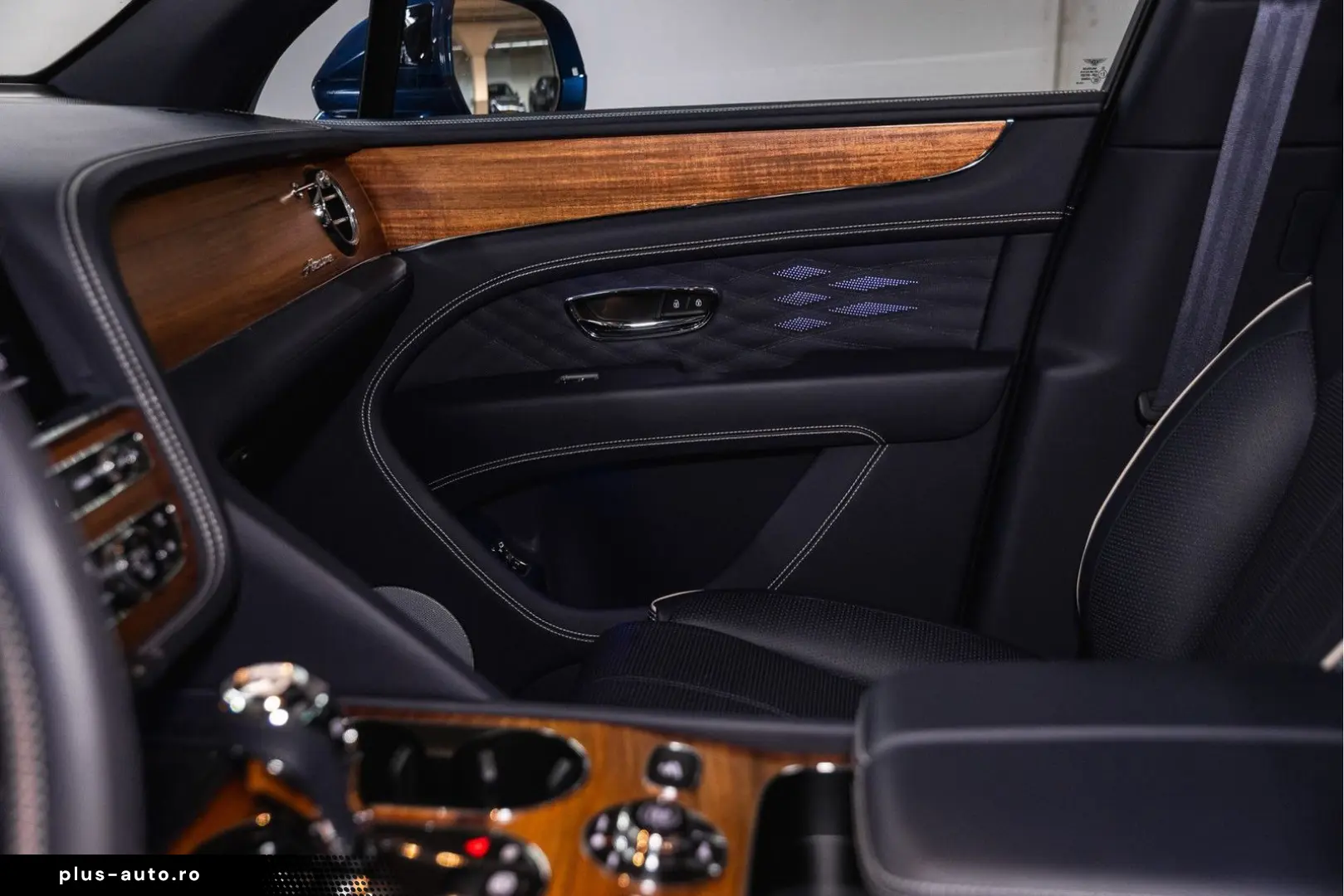 BENTLEY Bentayga EWB Azure V8  Touring Spec Comfort Spec