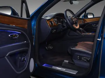 BENTLEY Bentayga EWB Azure V8  Touring Spec Comfort Spec