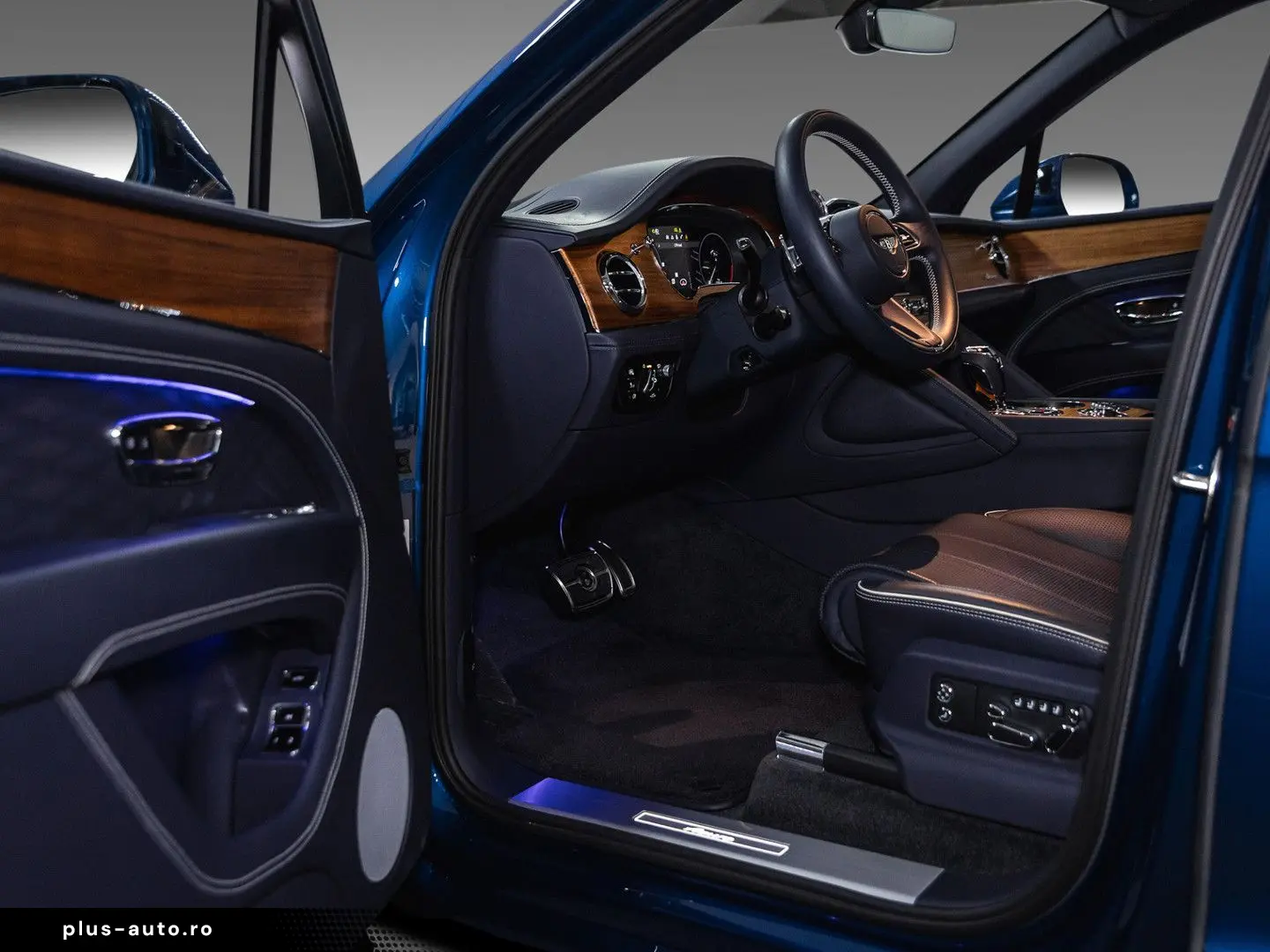 BENTLEY Bentayga EWB Azure V8  Touring Spec Comfort Spec