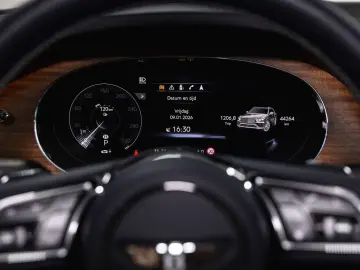 BENTLEY Bentayga EWB Azure V8  Touring Spec Comfort Spec