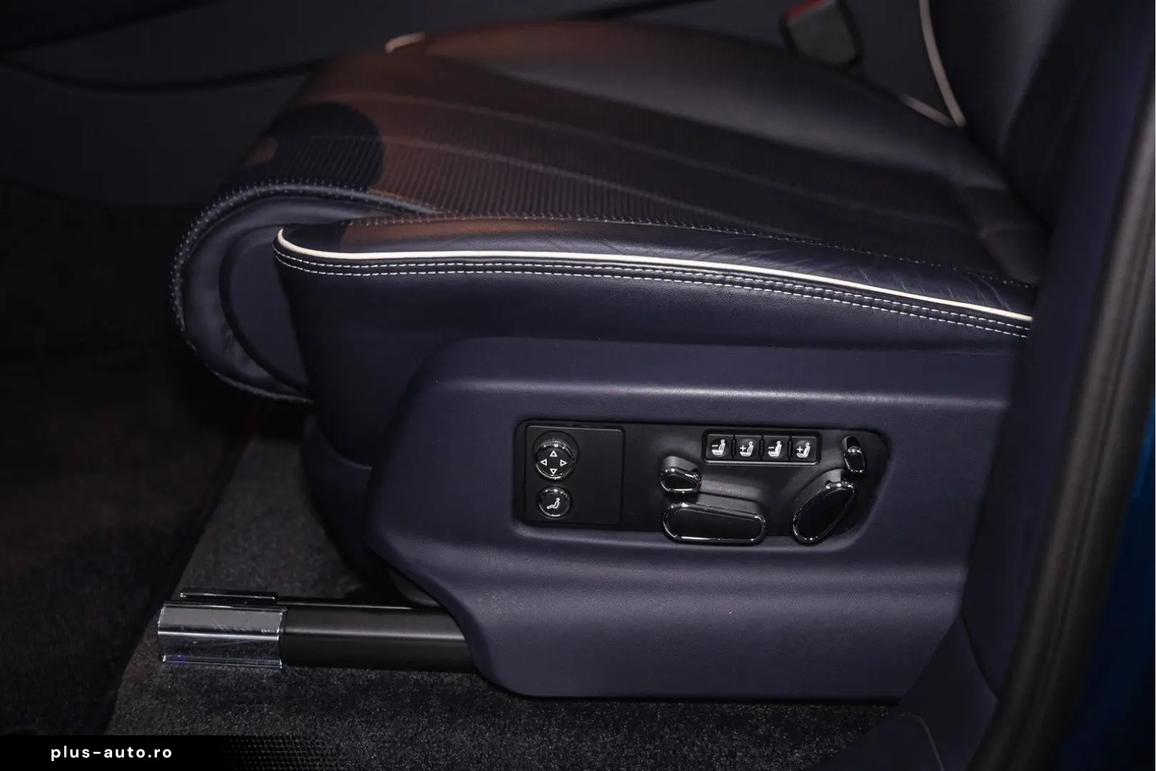 BENTLEY Bentayga EWB Azure V8  Touring Spec Comfort Spec