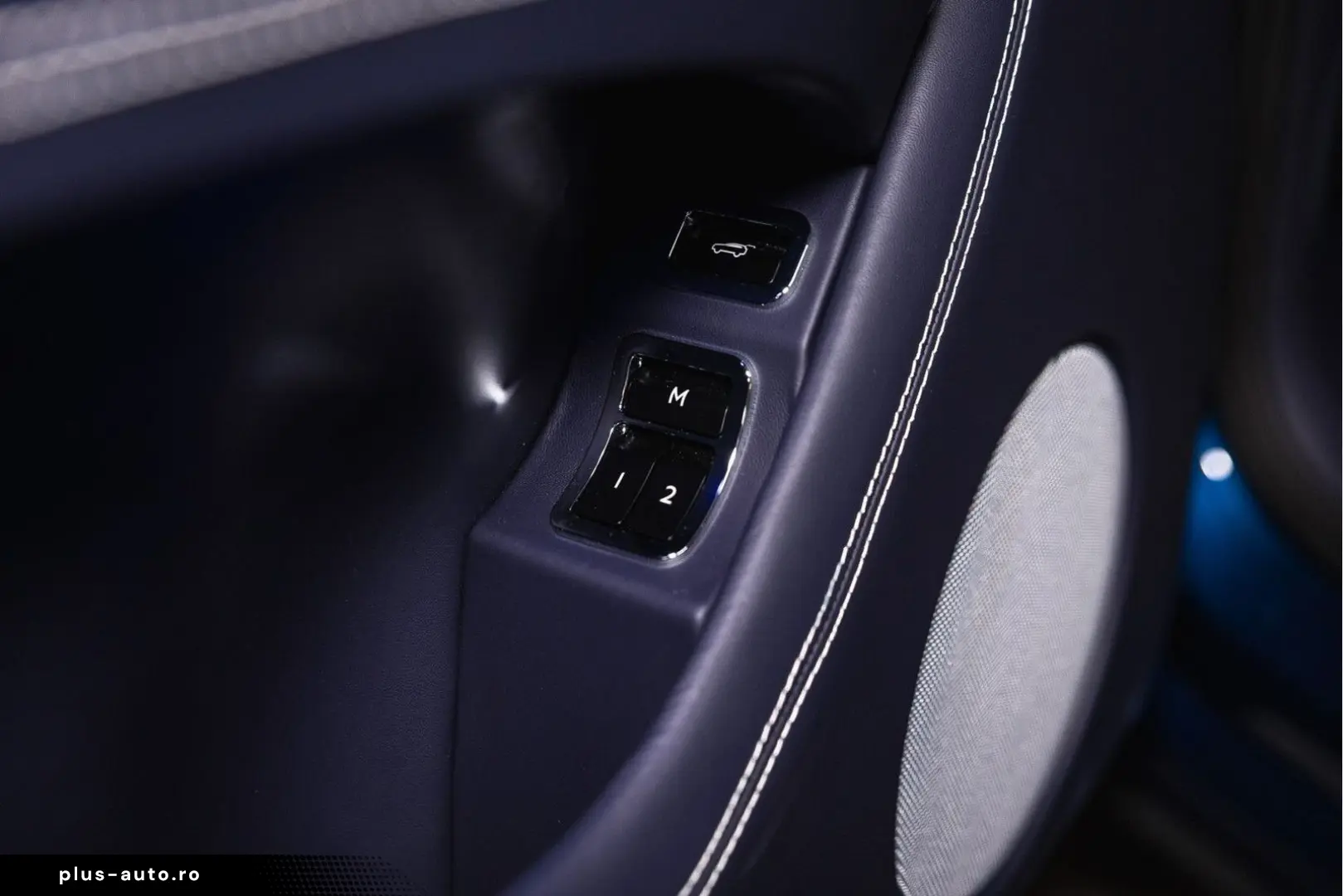 BENTLEY Bentayga EWB Azure V8  Touring Spec Comfort Spec