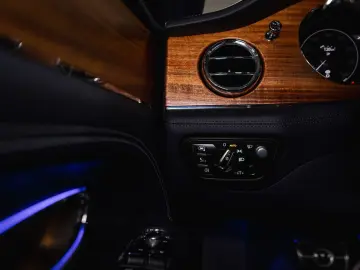 BENTLEY Bentayga EWB Azure V8  Touring Spec Comfort Spec