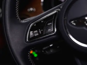 BENTLEY Bentayga EWB Azure V8  Touring Spec Comfort Spec