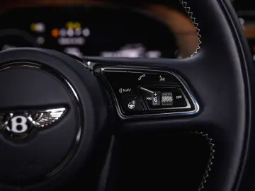 BENTLEY Bentayga EWB Azure V8  Touring Spec Comfort Spec