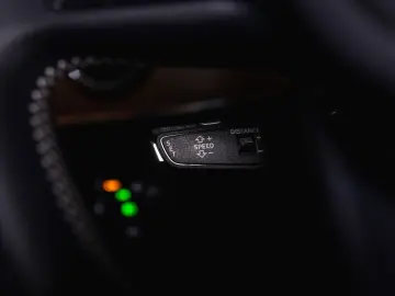 BENTLEY Bentayga EWB Azure V8  Touring Spec Comfort Spec