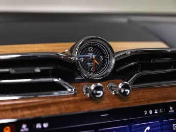 BENTLEY Bentayga EWB Azure V8  Touring Spec Comfort Spec