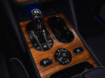 BENTLEY Bentayga EWB Azure V8  Touring Spec Comfort Spec