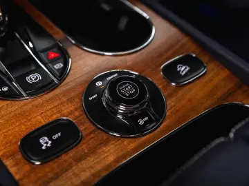 BENTLEY Bentayga EWB Azure V8  Touring Spec Comfort Spec