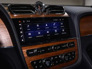 BENTLEY Bentayga EWB Azure V8  Touring Spec Comfort Spec