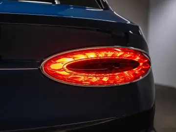 BENTLEY Bentayga EWB Azure V8  Touring Spec Comfort Spec