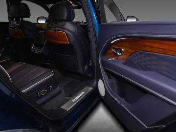 BENTLEY Bentayga EWB Azure V8  Touring Spec Comfort Spec