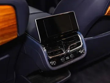 BENTLEY Bentayga EWB Azure V8  Touring Spec Comfort Spec