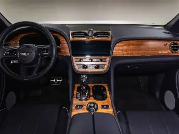 BENTLEY Bentayga EWB Azure V8  Touring Spec Comfort Spec