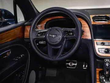 BENTLEY Bentayga EWB Azure V8  Touring Spec Comfort Spec