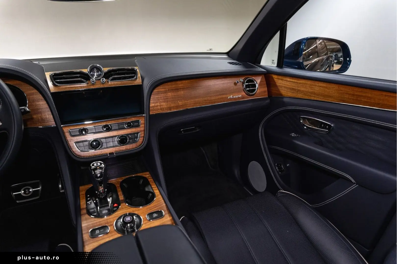 BENTLEY Bentayga EWB Azure V8  Touring Spec Comfort Spec