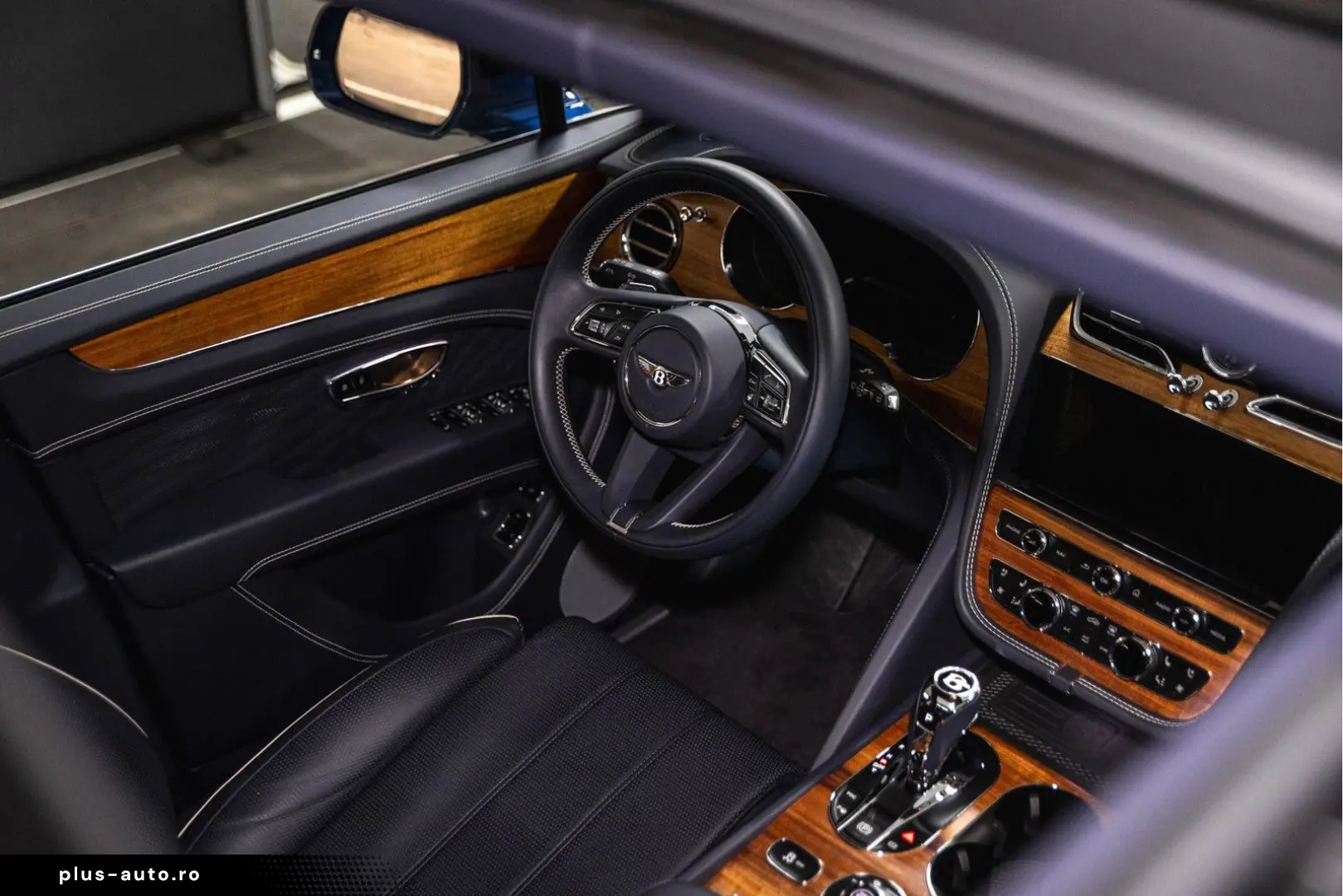 BENTLEY Bentayga EWB Azure V8  Touring Spec Comfort Spec