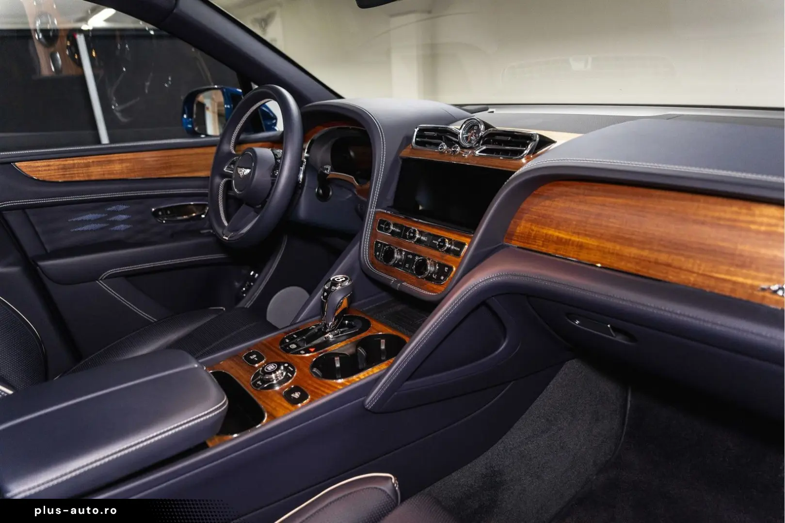 BENTLEY Bentayga EWB Azure V8  Touring Spec Comfort Spec