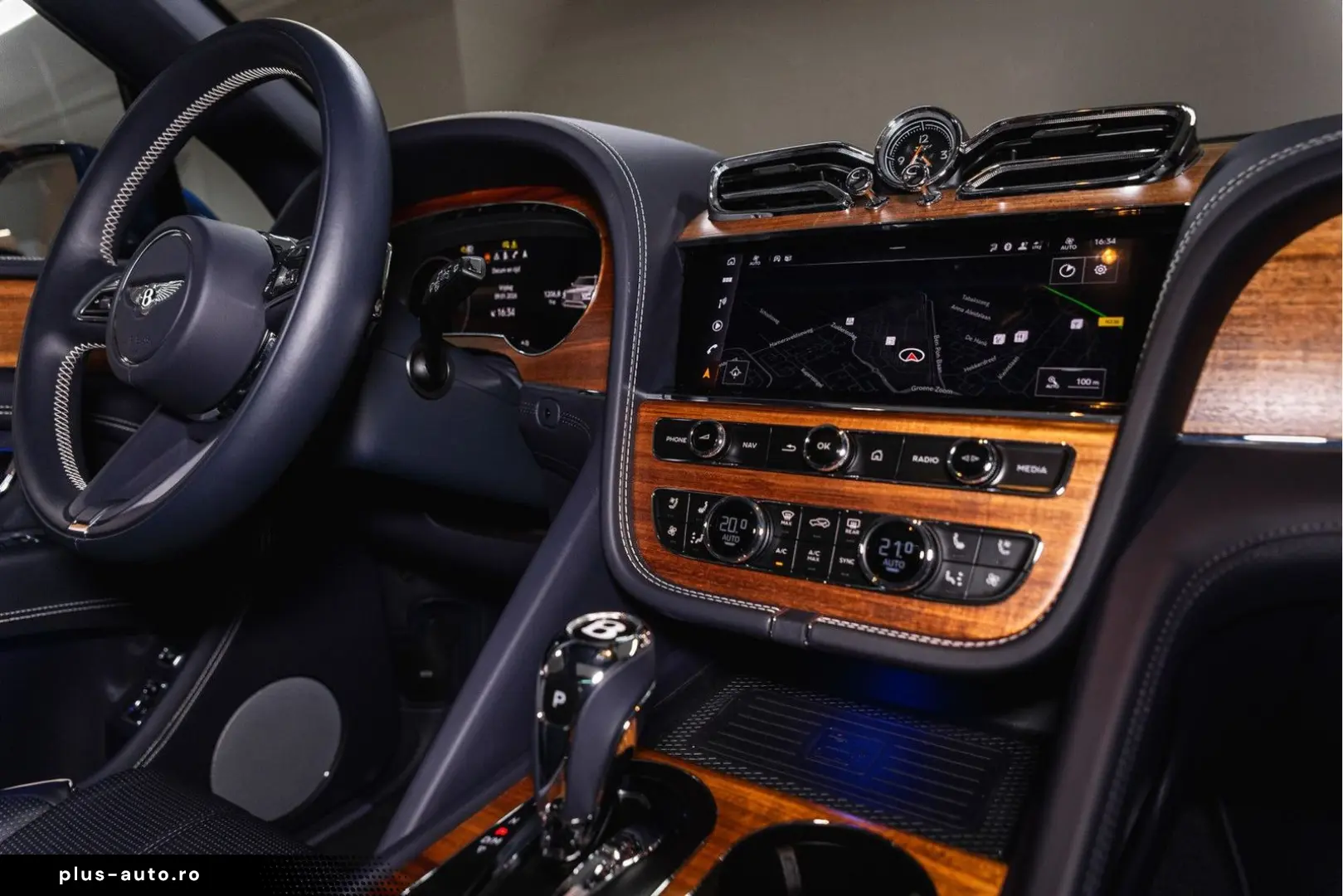 BENTLEY Bentayga EWB Azure V8  Touring Spec Comfort Spec