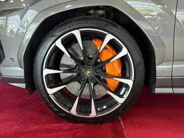 LAMBORGHINI Urus B&O VentilatedS HUD ACC 360