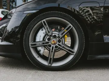 Porsche Taycan Performance