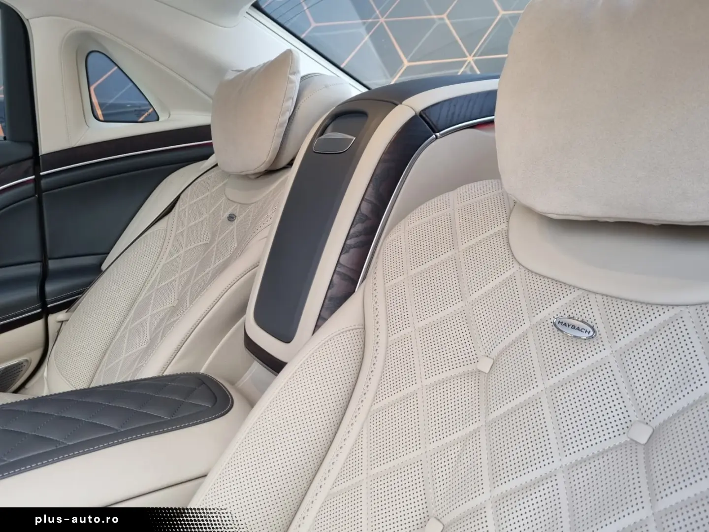 Mercedes-Benz S 560 V8 Maybach 4M