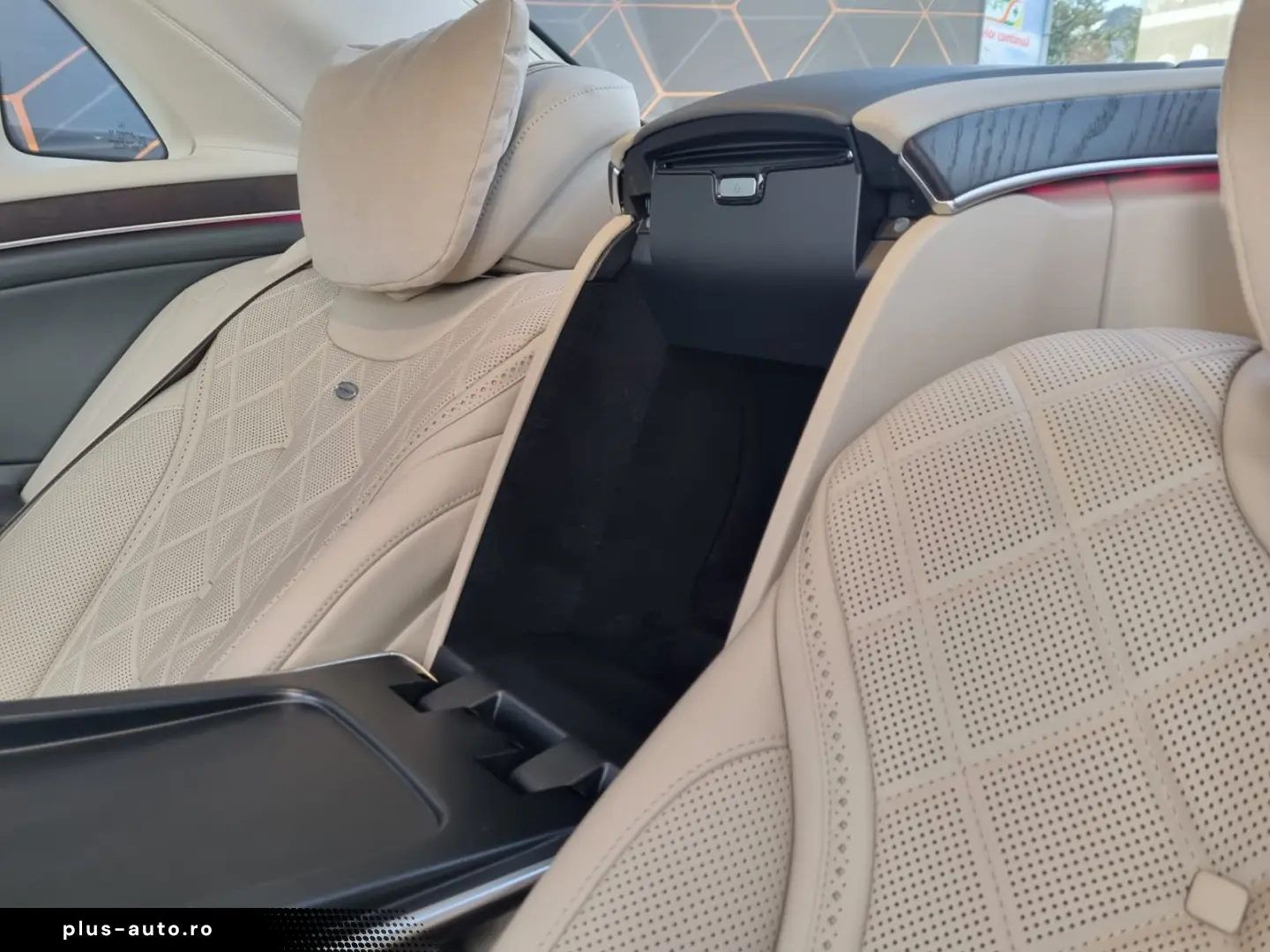 Mercedes-Benz S 560 V8 Maybach 4M